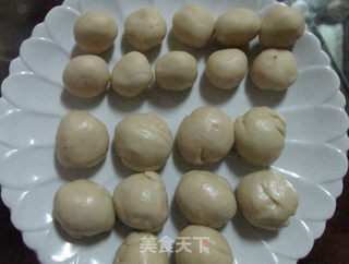 红豆蓉蛋黄酥的做法步骤:11