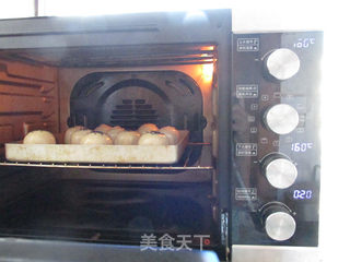 红豆蓉蛋黄酥的做法步骤:16