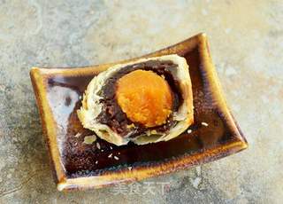 红豆蓉蛋黄酥的做法步骤:19