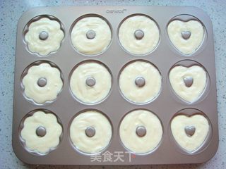 鲜肉香肠甜甜圈的做法步骤：15