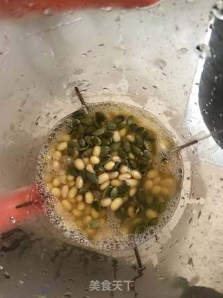 香甜黑芝麻豆浆的做法步骤:3
