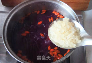 紫薯莲子银耳羹的做法步骤:7