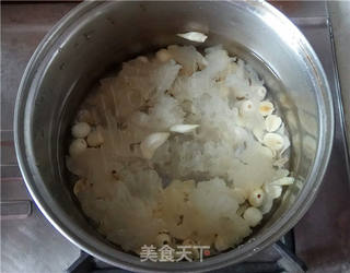 紫薯莲子银耳羹的做法步骤:4