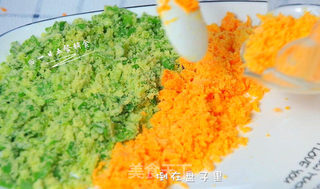粉蒸时蔬 宝宝营养辅食,胡萝卜+西兰花+小青菜+核桃油+玉米粉的做法步骤:6