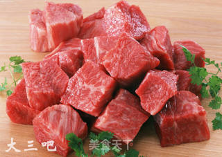 彩椒咕噜肉的做法步骤：1