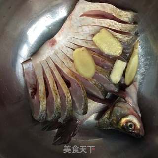孔雀开屏清蒸鱼的做法步骤:4