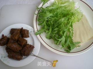 酱鸭脖豆腐卷菜口口香的做法步骤：5