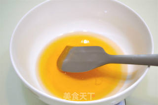 蛋黄豆沙月饼的做法步骤:3