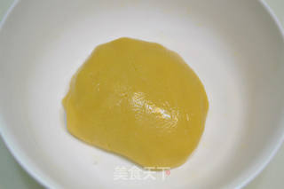 蛋黄豆沙月饼的做法步骤:5