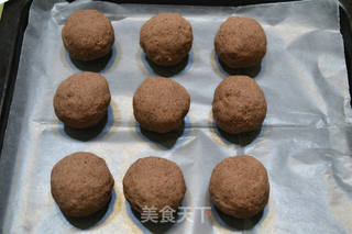 蛋黄豆沙月饼的做法步骤:7