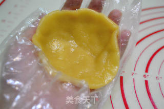 蛋黄豆沙月饼的做法步骤:9