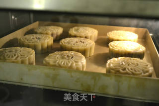 蛋黄豆沙月饼的做法步骤:16
