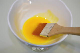 蛋黄豆沙月饼的做法步骤:17