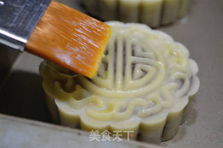 蛋黄豆沙月饼的做法步骤:18