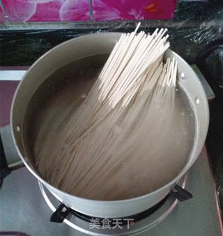 麻辣香豉酱拌面的做法步骤:3