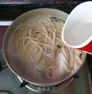 麻辣香豉酱拌面的做法步骤:4