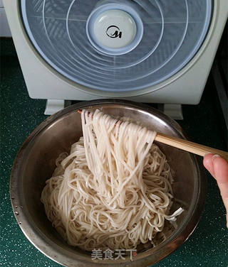 麻辣香豉酱拌面的做法步骤:7