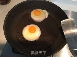 洋葱圈糖醋浇汁蛋的做法步骤:3