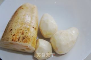 莲藕芋头排骨汤的做法步骤:2