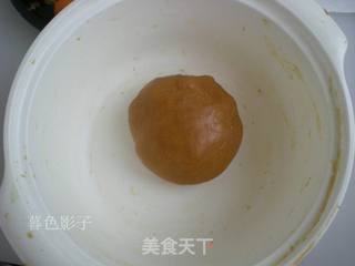 广式蛋黄月饼的做法步骤:8