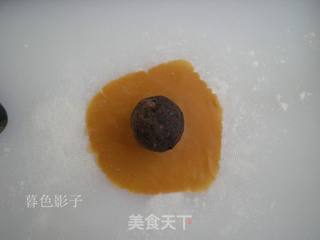 广式蛋黄月饼的做法步骤:15