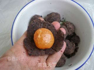广式蛋黄月饼的做法步骤:11
