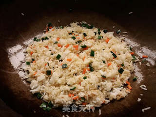 农家萝卜干鸡蛋炒饭的做法步骤:6