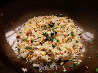 农家萝卜干鸡蛋炒饭的做法步骤:7