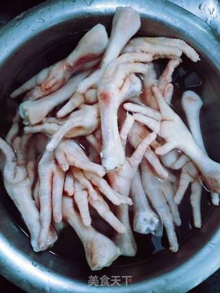泡椒凤爪的做法步骤：1