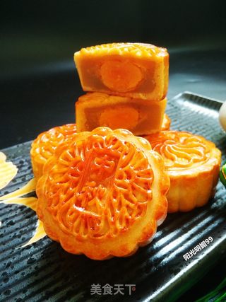 广式莲蓉蛋黄月饼的做法步骤:21