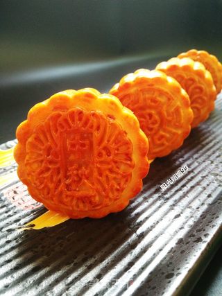 广式莲蓉蛋黄月饼的做法步骤:22