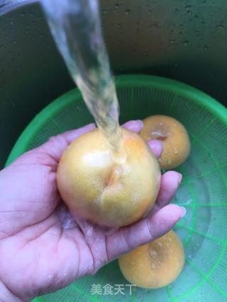 黄桃罐头的做法步骤:2