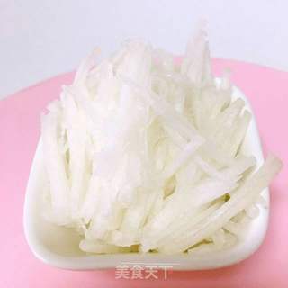 宝宝辅食分享:白萝卜丝虾皮汤的做法步骤:2