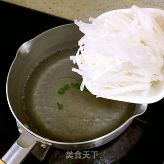 宝宝辅食分享:白萝卜丝虾皮汤的做法步骤:4