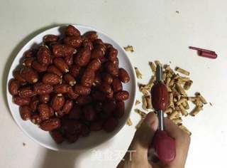 枣泥戚风蛋糕的做法步骤:2