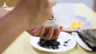 海苔寿司的做法步骤:13