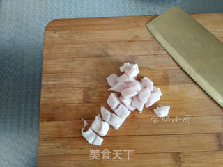 炒馒头丁的做法步骤:2