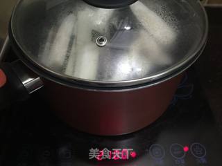 金蒜咸蛋黄油泼茄子的做法步骤：3