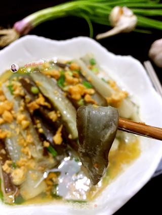 金蒜咸蛋黄油泼茄子的做法步骤：13