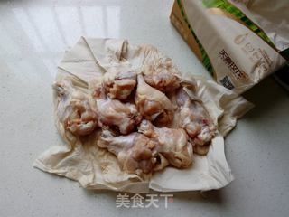 蜜汁黑椒烤翅根的做法步骤:2