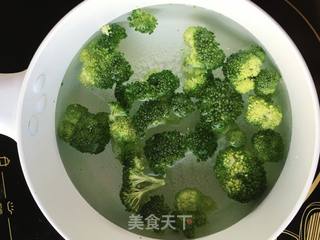 有家鲜厨房：牛肉窝蛋煲仔饭的做法步骤：3