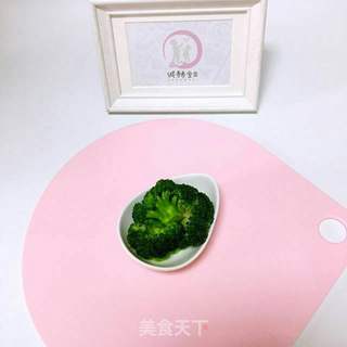 宝宝辅食:西兰花泥的做法步骤：1