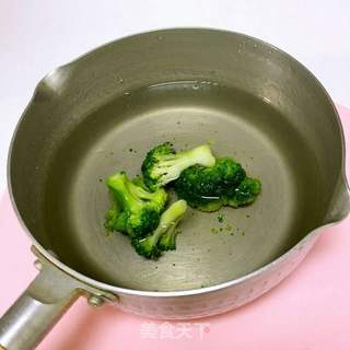 宝宝辅食:西兰花泥的做法步骤:3