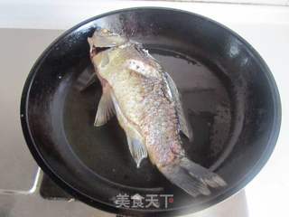 鲫鱼豆腐汤的做法步骤:4