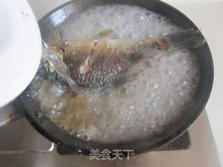 鲫鱼豆腐汤的做法步骤:5