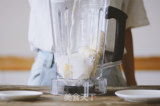 香蕉牛奶加了雪梨一秒变清爽的做法步骤:3