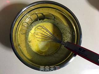 黑芝麻酱戚风蛋糕的做法步骤:2