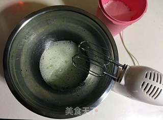 黑芝麻酱戚风蛋糕的做法步骤:4