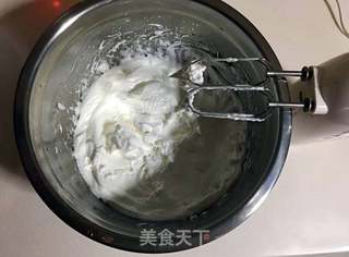 黑芝麻酱戚风蛋糕的做法步骤:7