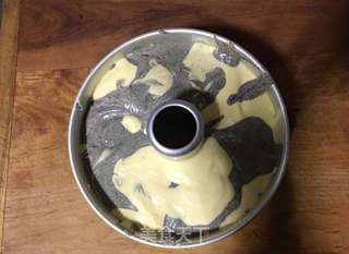 黑芝麻酱戚风蛋糕的做法步骤:12